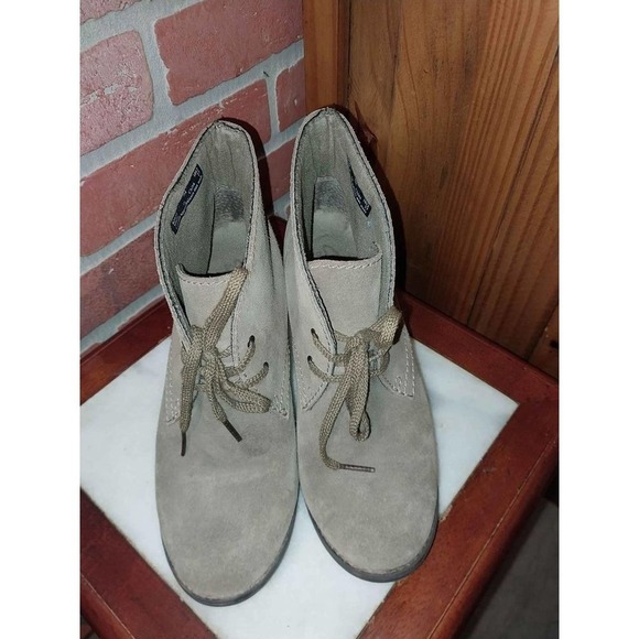 Clarks Desert Leather pumps.  Size 7M - Picture 1 of 4